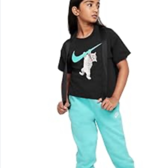 Nike Kids Hang In There Boxy T Shirt with Cat and Swoosh - size large - Picture 2 of 5